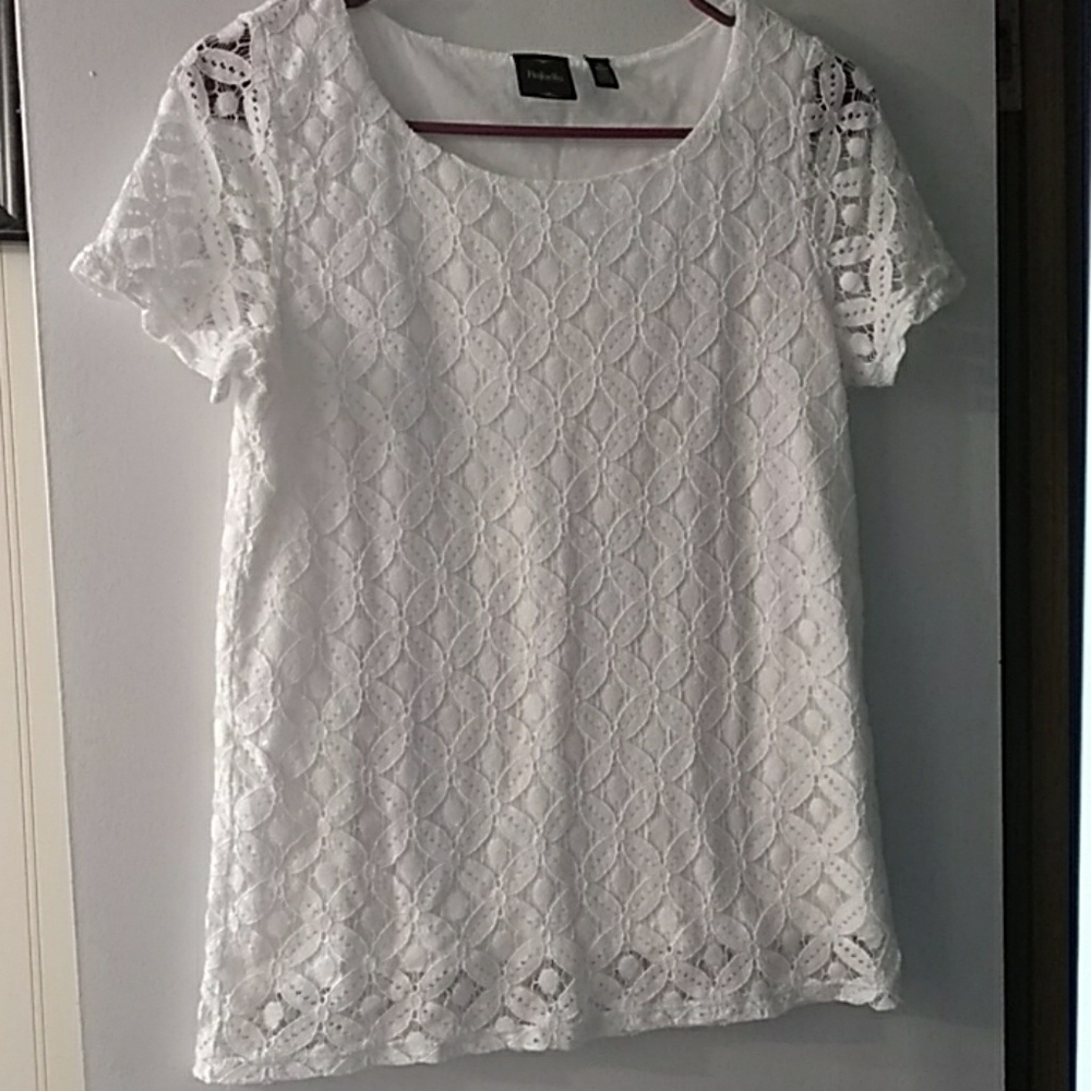 Beautiful lace overlay blouse!!! Excellent conditi
